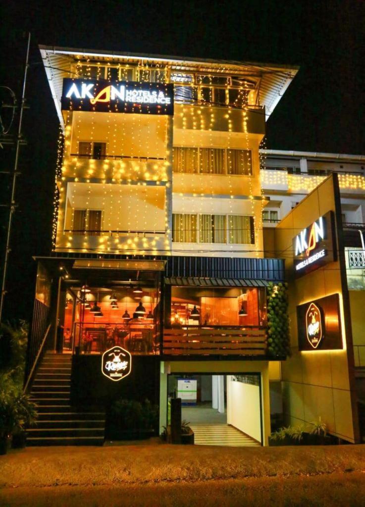 Akan Hotel And Residence Meppadi Bagian luar foto